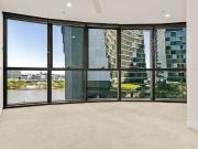 luxury living in the heart of the CBD! Car park included