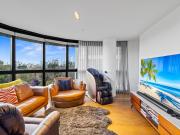 Luxury Living with Iconic Views