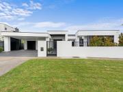 Luxury Living with Resort Style Entertaining