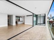 LUXURY LIVING WITH WORLD CLASS HARBOUR VIEWS
