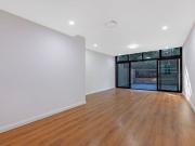 Luxury Meets Convenient Lifestyle 3 levels townhouse