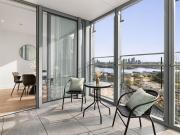Luxury north facing 2 bed apartment with beautiful water...