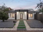 LUXURY ON LEANDER w SEAMLESS INDOOR/OUTDOOR SYNERGY