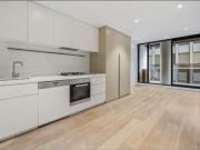 Luxury on St Kilda Road 1 Large Bedroom and carpark
