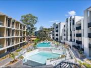 Luxury One Bedroom Apartment with Pool Access