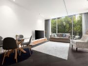 Luxury Parkside Living Opposite Fawkner Park