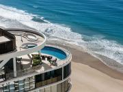 Luxury Penthouse with Dual Level Living & Iconic Views