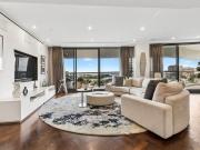 Luxury 292sqm Residence with Breathtaking Harbour Panorama