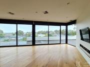 Luxury Top Floor Apartment Drenched in Light!