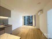 Luxury Two Bedroom Apartment in Prime Southbank Location