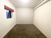 Luxury two bedroom apartment with parking in Sydney CBD