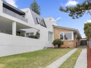 Luxury Two Bedroom Renovated Art Deco Luxury!