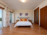 Moradia com acabamentos de luxo e vistas deslumbrantes... Moradia com acabamentos de luxo e vistas deslumbrantes...