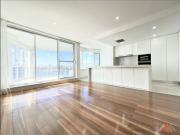 Luxury Waterfront Apartment with Stunning 180° Water &...