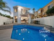 Luxury Waterfront Living on The Lido