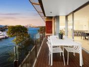 Luxury waterfront residence at prestigious Darling Island Luxury waterfront residence at prestigious Darling Island