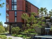 Luxury Waterside Apartment with open plan living,...