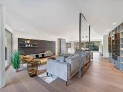 Luxus Apartment mit 4 Zimmern zu verkaufen in Via...