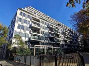 Luxus im Zentrum: ruhige Wohnung mit Pool, Sauna und Gym