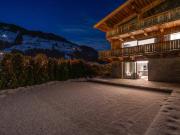 Luxus Retreat mit Naturteich und privatem Wellnessbereich