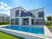 LUXUS VILLA DIREKT AM WASSER mit privatem Seezugang &...