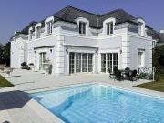 LUXUS VILLA mit großem Grundstück, Pool, Whirpool &...