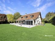 Luxusvilla mit Innenbad in einer begehrten Gegend