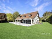 Luxusvilla mit Innenbad in einer begehrten Gegend