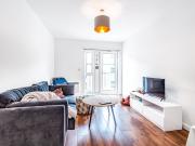 Lyons Way, Slough, SL2 flat to rent