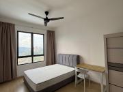 M Vertica Room with WINDOW + AC!