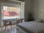 Macabeo Room Large sunny windows, open closet