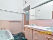 MACMASTERS BEAUTY 5 Bedroom home