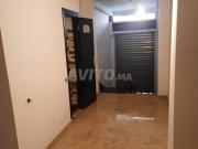 Magasin avec appartement arrière magasin au centre