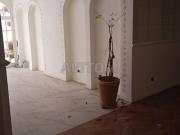 Magasin bien aménagé au quartier des hôpitaux