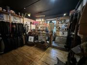 MAGASIN DE VÊTEMENTS AUX EAUX VIVES