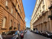 Magazzino in vendita a Napoli