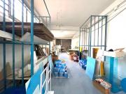 Magazzino in vendita a Prato