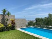 MAGNIFICA CASA CON PISCINA, FINOS ACABADOS!
