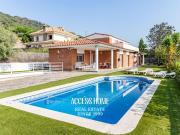 Magnífica casa con piscina y jardín en el corazón de...