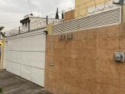 Magnifica casa de 2 plantas con excelente ubicación