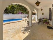 Magnífica casa de dos plantas en urbanización tranquila...