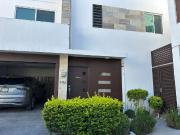 MAGNIFICA CASA EN CERRADAS DE VALLE ALTO