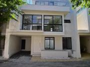 Magnifica Casa nova em Condominio, Praia de Camburi!