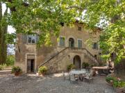 Magnifica porzione di casa di campagna con piscina, Lari...