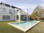 Magnifica propiedad en Saint Thomas Este Oeste en doble lote