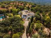 Magnífica propriedade com piscina e vista mar