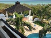 Magnífica y espaciosa casa en venta frente al mar en Sisal