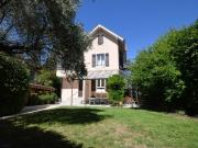 Magnificent detached villa a stone's throw from Eaux...