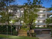 Magnificent Entire Top Floor Penthouse Stroll to Village...