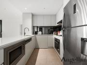 Magnificent Landmark Panoramas in Luxurious High Floor...